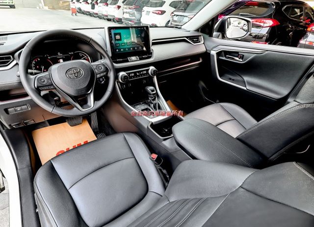 汽油尊爵版✓22年式22年領牌✓記憶椅✓雙電熱椅✓安卓影音✓衛星導航✓LV2✓雙區恆溫✓原鈑件✓iKEY✓  第13張相片