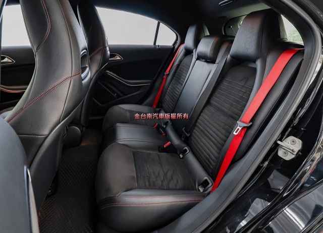 A250✓211匹馬力✓一年只跑八千多✓全車原板件✓AMG套件✓跑車椅✓換檔快撥✓電熱椅✓雙區恆溫✓可全貸✓  第9張相片