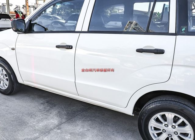 客貨兩用✓少跑里程保證✓車況超好✓升級鋁圈✓安卓機✓附全額發票✓可全貸✓不用殺價就很便宜✓  第9張相片