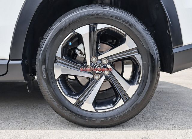 酷動影音特仕版✓一手車✓只跑2.5萬✓原鈑件✓原廠保養✓加裝環景✓原廠NAVI✓LV2✓車載系統✓iKEY✓可全貸✓  第8張相片