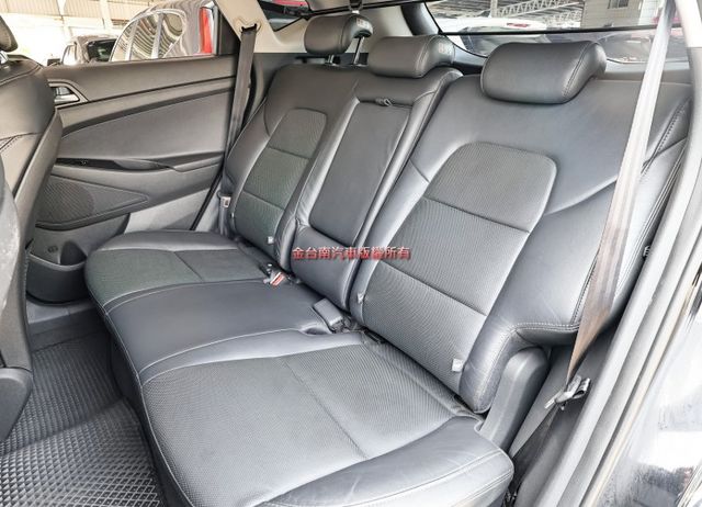 柴油4WD旗艦版✓全車原鈑件✓全景天窗✓電動椅✓電動尾門✓恆溫✓iKEY✓TCS✓ABS✓六安✓LED頭燈✓里程保證✓  第9張相片