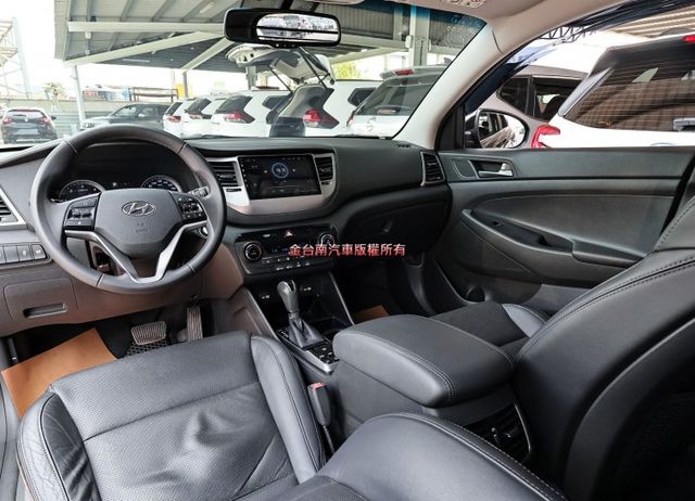 柴油4WD旗艦版✓全車原鈑件✓全景天窗✓電動椅✓電動尾門✓恆溫✓iKEY✓TCS✓ABS✓六安✓LED頭燈✓里程保證✓  第10張相片