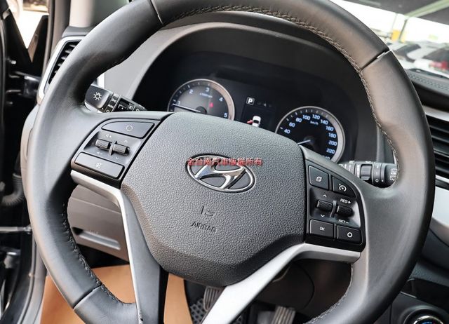 柴油4WD旗艦版✓全車原鈑件✓全景天窗✓電動椅✓電動尾門✓恆溫✓iKEY✓TCS✓ABS✓六安✓LED頭燈✓里程保證✓  第13張相片