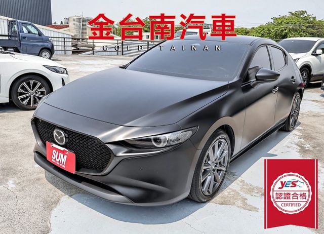 五門Signature版✓只跑5千✓原廠保養✓全車原板件✓消光黑包膜✓記憶椅✓BOSE音響✓LV2✓車載系統✓可全貸✓  第1張相片