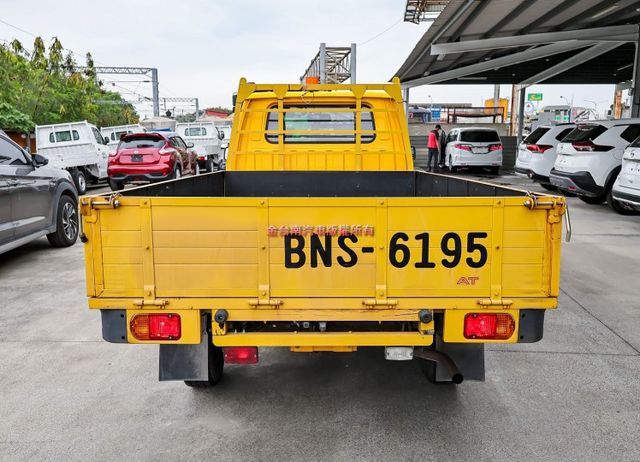 自排✓框式✓一手只跑1.6萬✓里程保證✓全車原板件✓電子後視鏡✓倒車顯影✓TCS✓附全額發票✓可全貸✓不用殺價就很便宜✓  第3張相片