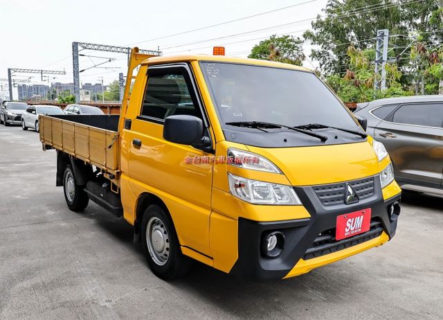 自排✓框式✓一手只跑1.6萬✓里程保證✓全車原板件✓電子後視鏡✓倒車顯影✓TCS✓附全額發票✓可全貸✓不用殺價就很便宜✓  第5張相片