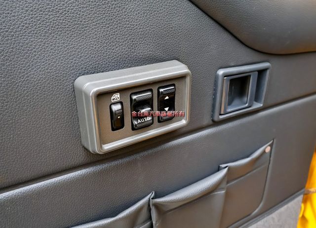 自排✓框式✓一手只跑1.6萬✓里程保證✓全車原板件✓電子後視鏡✓倒車顯影✓TCS✓附全額發票✓可全貸✓不用殺價就很便宜✓  第8張相片