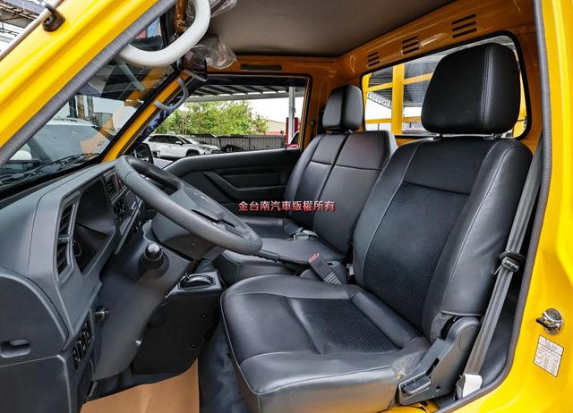 自排✓框式✓一手只跑1.6萬✓里程保證✓全車原板件✓電子後視鏡✓倒車顯影✓TCS✓附全額發票✓可全貸✓不用殺價就很便宜✓  第9張相片