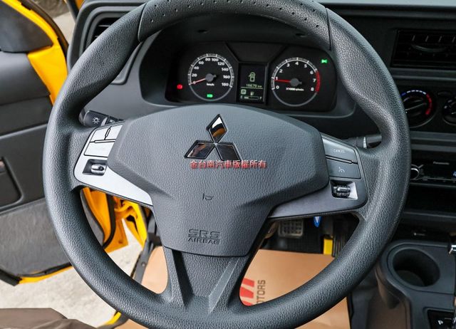 自排✓框式✓一手只跑1.6萬✓里程保證✓全車原板件✓電子後視鏡✓倒車顯影✓TCS✓附全額發票✓可全貸✓不用殺價就很便宜✓  第11張相片