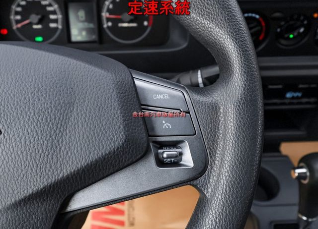 自排✓框式✓一手只跑1.6萬✓里程保證✓全車原板件✓電子後視鏡✓倒車顯影✓TCS✓附全額發票✓可全貸✓不用殺價就很便宜✓  第12張相片