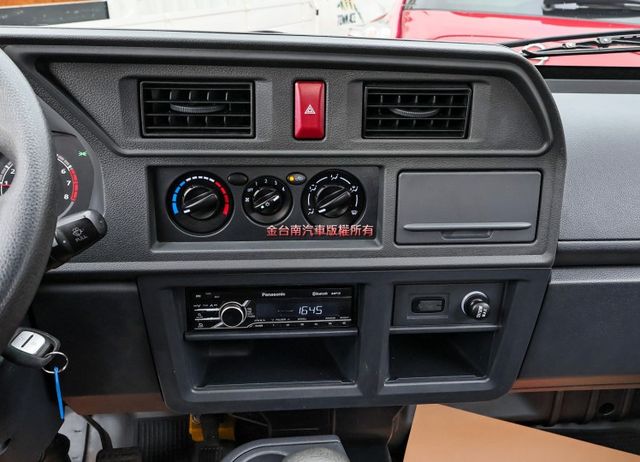 自排✓框式✓一手只跑1.6萬✓里程保證✓全車原板件✓電子後視鏡✓倒車顯影✓TCS✓附全額發票✓可全貸✓不用殺價就很便宜✓  第16張相片