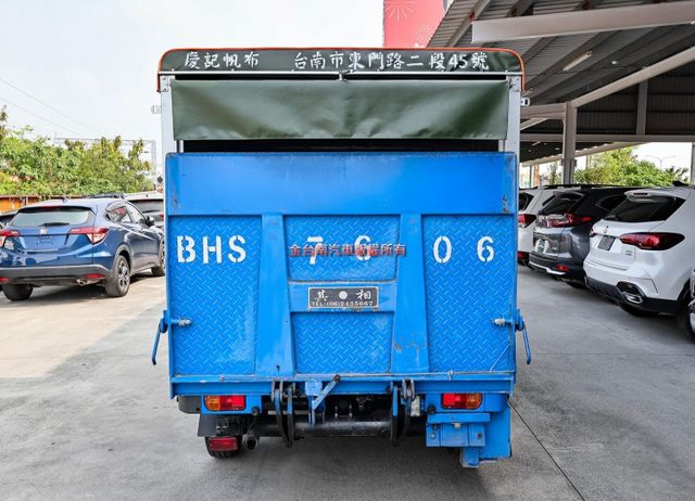 一手只跑5.4萬✓蓬式三面開帆布✓電動尾門✓倒車顯影✓TCS✓附全額發票✓可全貸✓不用殺價就很便宜✓  第3張相片