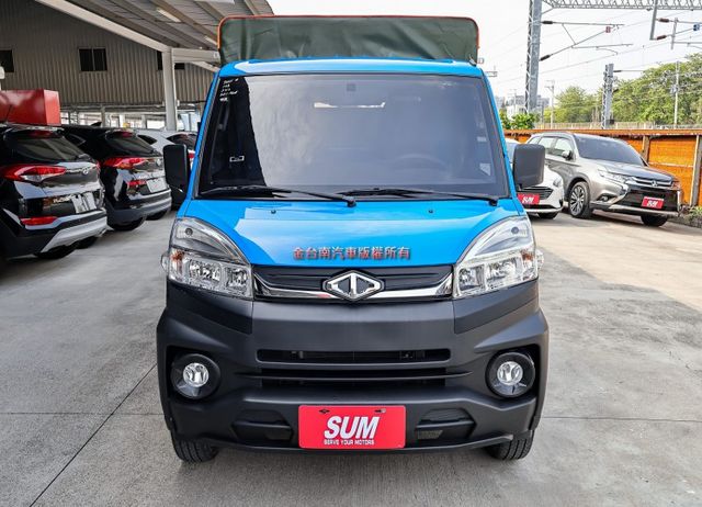 一手只跑5.4萬✓蓬式三面開帆布✓電動尾門✓倒車顯影✓TCS✓附全額發票✓可全貸✓不用殺價就很便宜✓  第6張相片