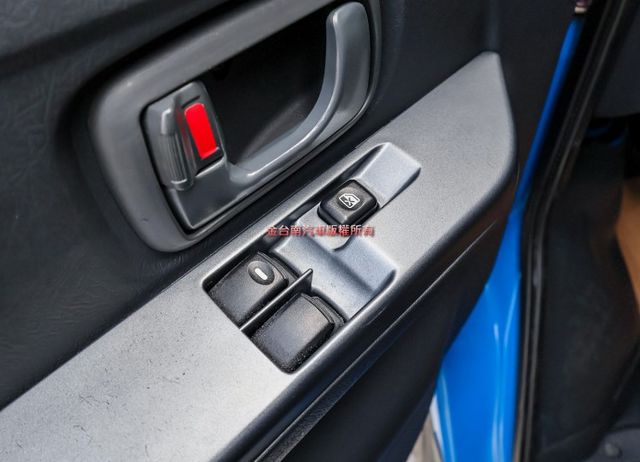 一手只跑5.4萬✓蓬式三面開帆布✓電動尾門✓倒車顯影✓TCS✓附全額發票✓可全貸✓不用殺價就很便宜✓  第10張相片