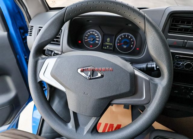 一手只跑5.4萬✓蓬式三面開帆布✓電動尾門✓倒車顯影✓TCS✓附全額發票✓可全貸✓不用殺價就很便宜✓  第11張相片