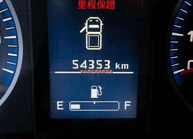 一手只跑5.4萬✓蓬式三面開帆布✓電動尾門✓倒車顯影✓TCS✓附全額發票✓可全貸✓不用殺價就很便宜✓  第12張相片