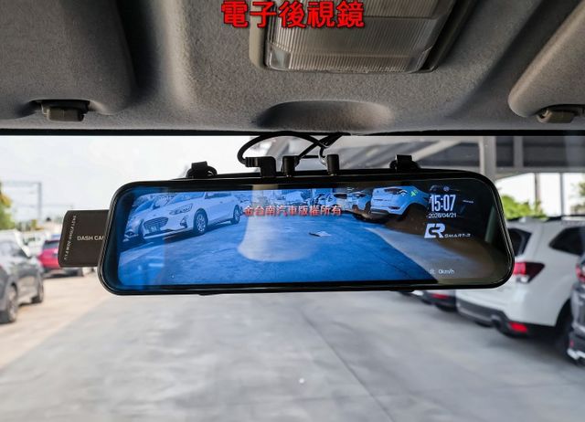 一手只跑5.4萬✓蓬式三面開帆布✓電動尾門✓倒車顯影✓TCS✓附全額發票✓可全貸✓不用殺價就很便宜✓  第13張相片