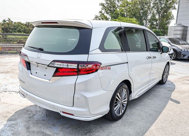 Apex七人座✓只跑6.5萬✓全車原板件✓原廠保養✓雙電動側滑門✓ACC✓AEB✓車道偏離✓天窗✓電動椅✓可全貸✓  第2張相片