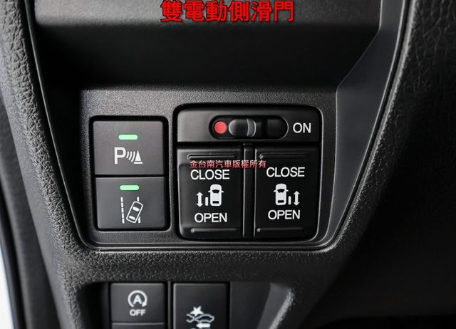 Apex七人座✓只跑6.5萬✓全車原板件✓原廠保養✓雙電動側滑門✓ACC✓AEB✓車道偏離✓天窗✓電動椅✓可全貸✓  第13張相片