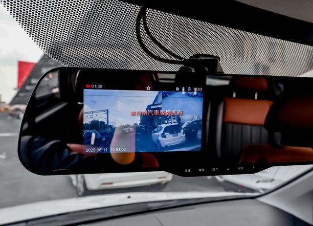 精緻版✓定速✓後座冷氣出風口✓循跡防滑✓ABS✓雙安✓電動收折後視鏡✓附全額發票✓  第17張相片