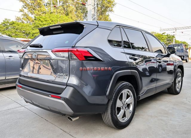 22年式✓油電旗艦版✓一手車✓全車原板件✓記憶椅✓環景✓電動尾門✓電熱椅✓LV2安全輔助✓可全貸✓不用殺價就很便宜✓  第2張相片