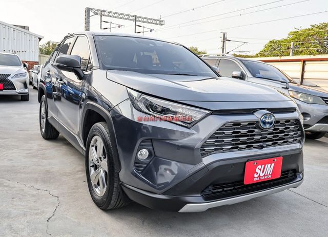 22年式✓油電旗艦版✓一手車✓全車原板件✓記憶椅✓環景✓電動尾門✓電熱椅✓LV2安全輔助✓可全貸✓不用殺價就很便宜✓  第3張相片