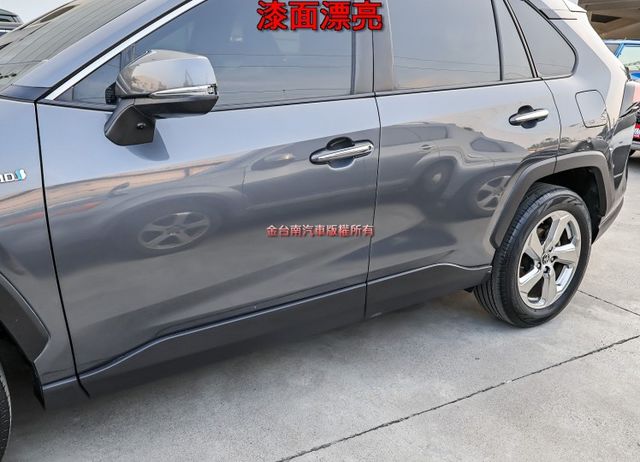 22年式✓油電旗艦版✓一手車✓全車原板件✓記憶椅✓環景✓電動尾門✓電熱椅✓LV2安全輔助✓可全貸✓不用殺價就很便宜✓  第6張相片