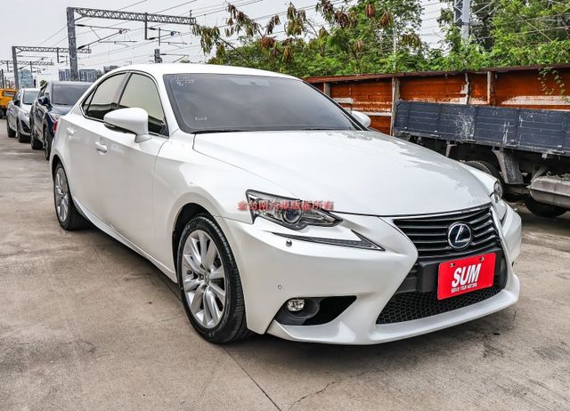 豪華版✓一手只跑12.6萬✓原鈑件✓雙前輪剛換新✓雙電動椅✓雙區恆溫✓雙電熱椅✓iKEY✓可全貸✓不用殺價就很便宜✓  第3張相片