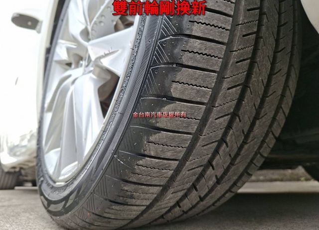 豪華版✓一手只跑12.6萬✓原鈑件✓雙前輪剛換新✓雙電動椅✓雙區恆溫✓雙電熱椅✓iKEY✓可全貸✓不用殺價就很便宜✓  第7張相片