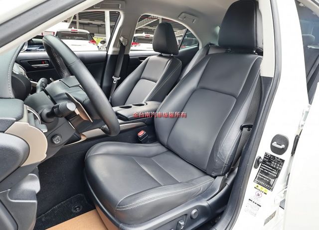 豪華版✓一手只跑12.6萬✓原鈑件✓雙前輪剛換新✓雙電動椅✓雙區恆溫✓雙電熱椅✓iKEY✓可全貸✓不用殺價就很便宜✓  第8張相片
