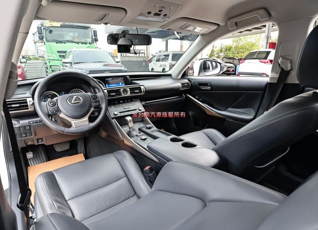 豪華版✓一手只跑12.6萬✓原鈑件✓雙前輪剛換新✓雙電動椅✓雙區恆溫✓雙電熱椅✓iKEY✓可全貸✓不用殺價就很便宜✓  第10張相片