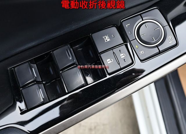 豪華版✓一手只跑12.6萬✓原鈑件✓雙前輪剛換新✓雙電動椅✓雙區恆溫✓雙電熱椅✓iKEY✓可全貸✓不用殺價就很便宜✓  第11張相片