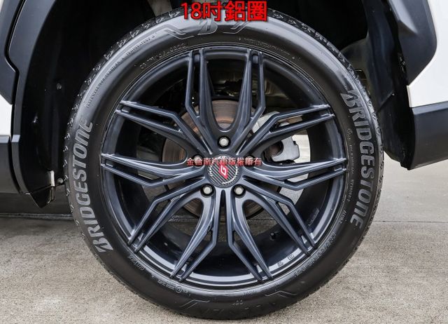 尊爵版✓22年式22年領牌✓一手只跑4萬✓原廠保養✓全車原板件✓數位儀表板✓LV2✓盲點✓環景✓電動尾門✓可全貸✓  第7張相片