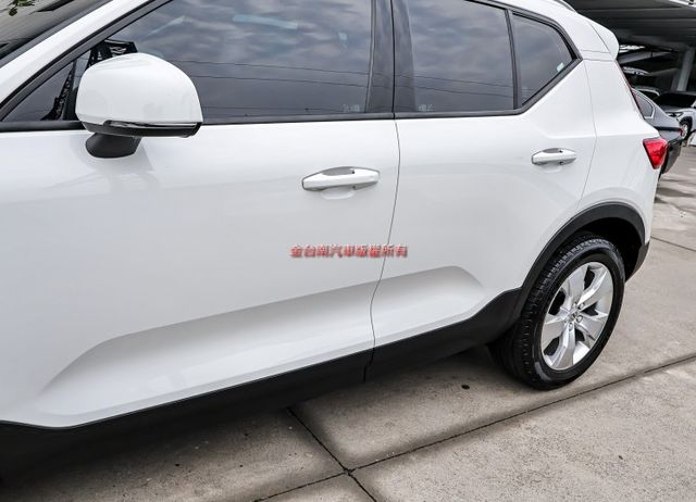 一手只跑6.8萬✓原廠保養✓全車原板件✓雙電動椅✓環景倒車顯影✓NAVI✓車載系統✓LV2✓可全貸✓不用殺價就很便宜✓  第6張相片