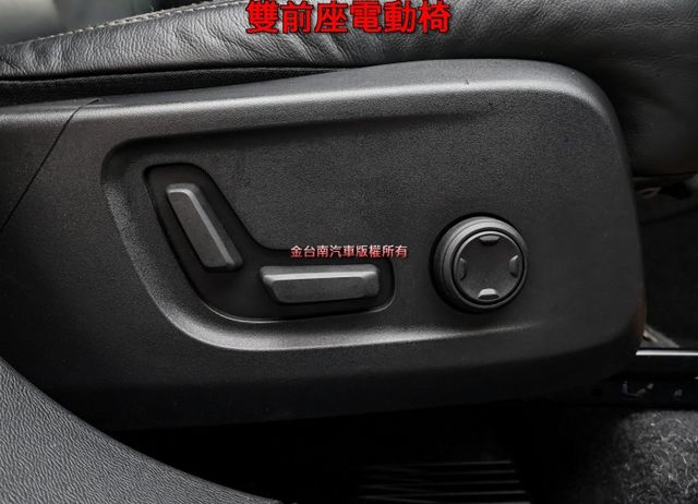 一手只跑6.8萬✓原廠保養✓全車原板件✓雙電動椅✓環景倒車顯影✓NAVI✓車載系統✓LV2✓可全貸✓不用殺價就很便宜✓  第9張相片