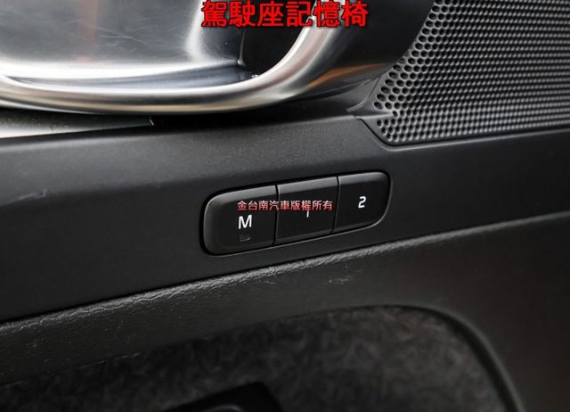 一手只跑6.8萬✓原廠保養✓全車原板件✓雙電動椅✓環景倒車顯影✓NAVI✓車載系統✓LV2✓可全貸✓不用殺價就很便宜✓  第10張相片