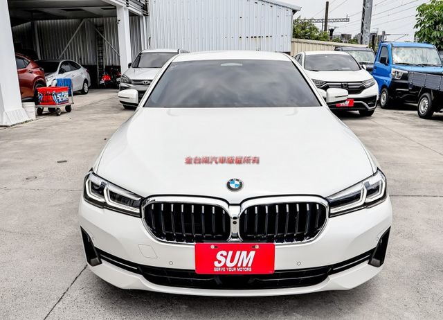 四輪剛換全新胎✓油電✓520I✓一手✓跑3.6萬✓LV2✓自動停車✓電動尾門✓車載系統✓原廠保養✓  第4張相片