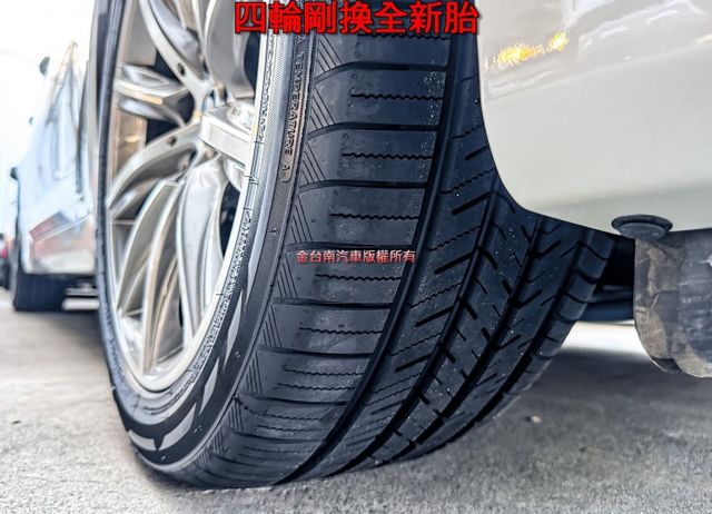 四輪剛換全新胎✓油電✓520I✓一手✓跑3.6萬✓LV2✓自動停車✓電動尾門✓車載系統✓原廠保養✓  第7張相片