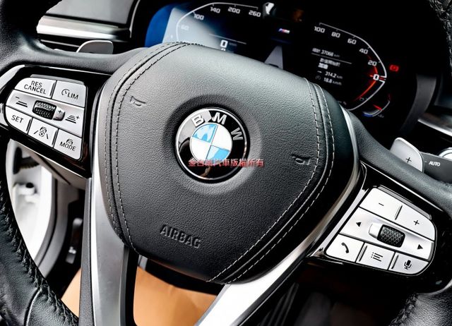 四輪剛換全新胎✓油電✓520I✓一手✓跑3.6萬✓LV2✓自動停車✓電動尾門✓車載系統✓原廠保養✓  第11張相片
