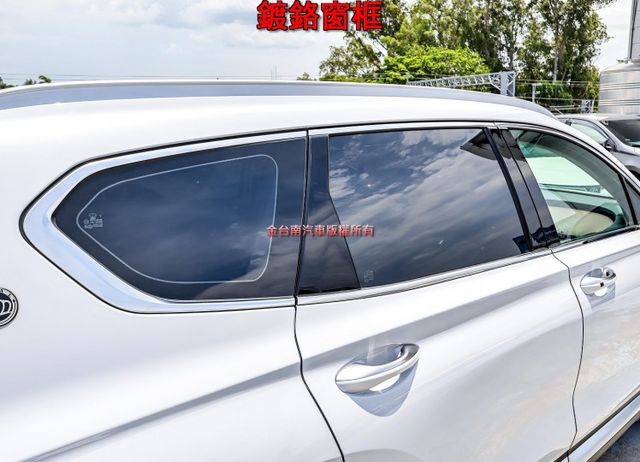 新車196萬✓GLTH-D六人座✓4WD✓一手只跑4.9萬✓全車原板件✓全景天窗✓雙電動椅✓230匹馬力✓LV2✓  第6張相片