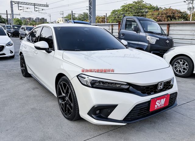 油電e:HEV✓只跑1.5萬✓綜效184hp馬力✓全景天窗✓雙電動椅✓LV2✓車載系統✓原鈑件✓可全貸✓  第3張相片