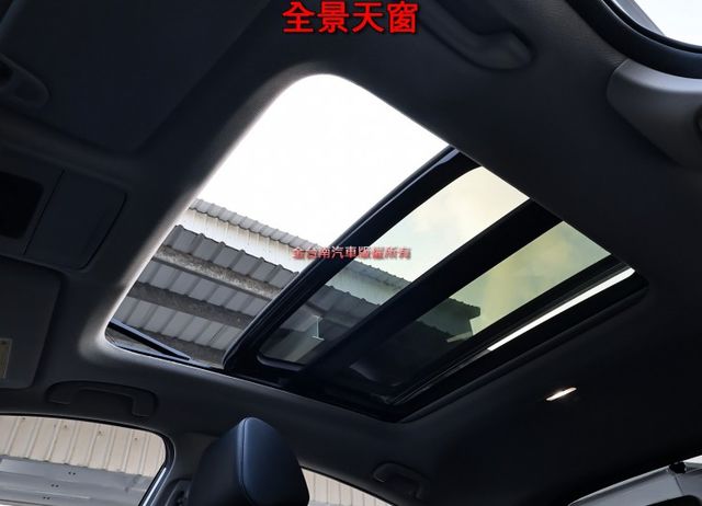 油電e:HEV✓只跑1.5萬✓綜效184hp馬力✓全景天窗✓雙電動椅✓LV2✓車載系統✓原鈑件✓可全貸✓  第12張相片
