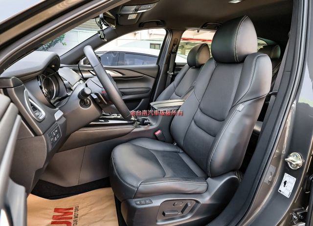 六人座Premium SE✓只跑2.6萬✓全車原板件✓雙電動椅✓BOSE音響✓230匹馬力✓LV2✓車載系統✓可全貸✓  第8張相片