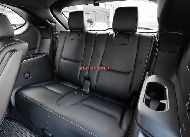 六人座Premium SE✓只跑2.6萬✓全車原板件✓雙電動椅✓BOSE音響✓230匹馬力✓LV2✓車載系統✓可全貸✓  第10張相片