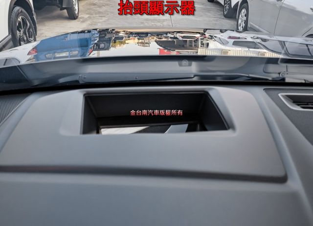 六人座Premium SE✓只跑2.6萬✓全車原板件✓雙電動椅✓BOSE音響✓230匹馬力✓LV2✓車載系統✓可全貸✓  第13張相片