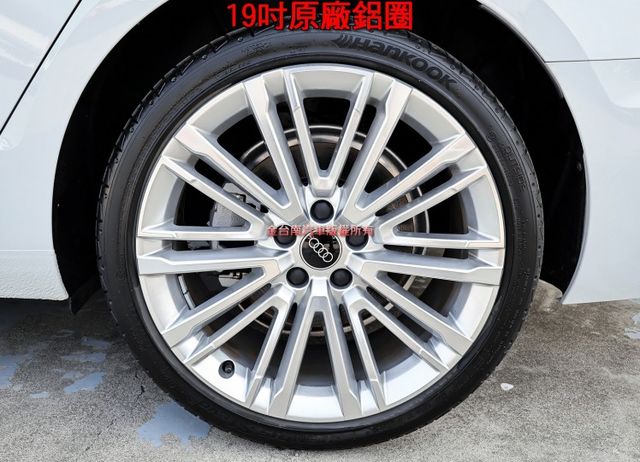 一手25年領牌✓只跑5千✓全車原板件✓雙電動椅✓環景✓衛星導航✓LV2✓19吋鋁圈✓可全貸✓不用殺價就很便宜✓  第7張相片