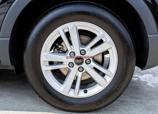 35TFSI 一手車 只跑1.2萬 全車原板件 根本新車 LV2 雙電動椅 電動尾門 環景 車載系統 原廠保固中 可全貸  第7張相片