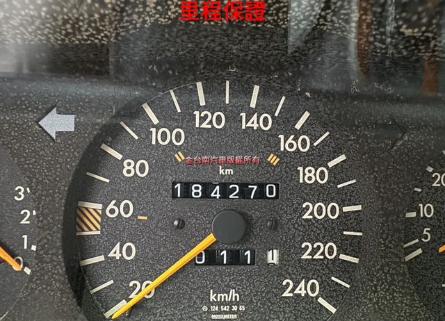 220E 只跑18萬 里程保證 內裝超美 電動椅 安全氣囊!  第5張相片