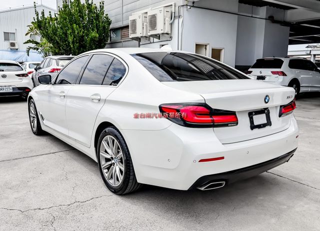 四輪剛換全新胎✓油電✓520I✓一手✓跑3.6萬✓LV2✓自動停車✓電動尾門✓車載系統✓原廠保養✓  第2張相片