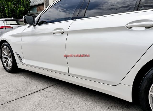 四輪剛換全新胎✓油電✓520I✓一手✓跑3.6萬✓LV2✓自動停車✓電動尾門✓車載系統✓原廠保養✓  第6張相片